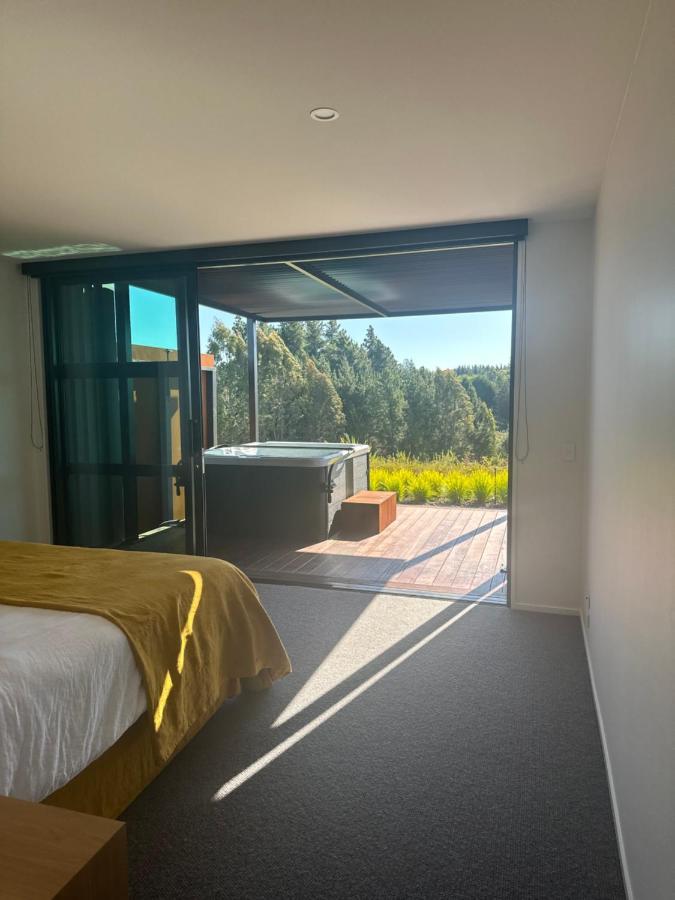 Harakeke Boutique Accommodation Mahana ภายนอก รูปภาพ